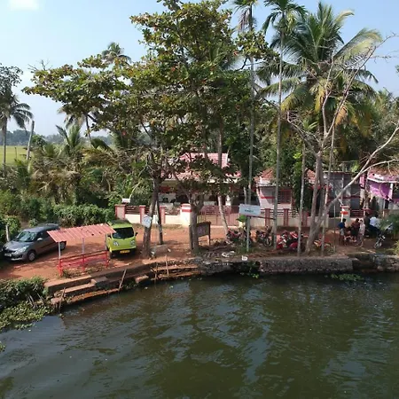 Punerjeni Homes Alappuzha Exterior photo