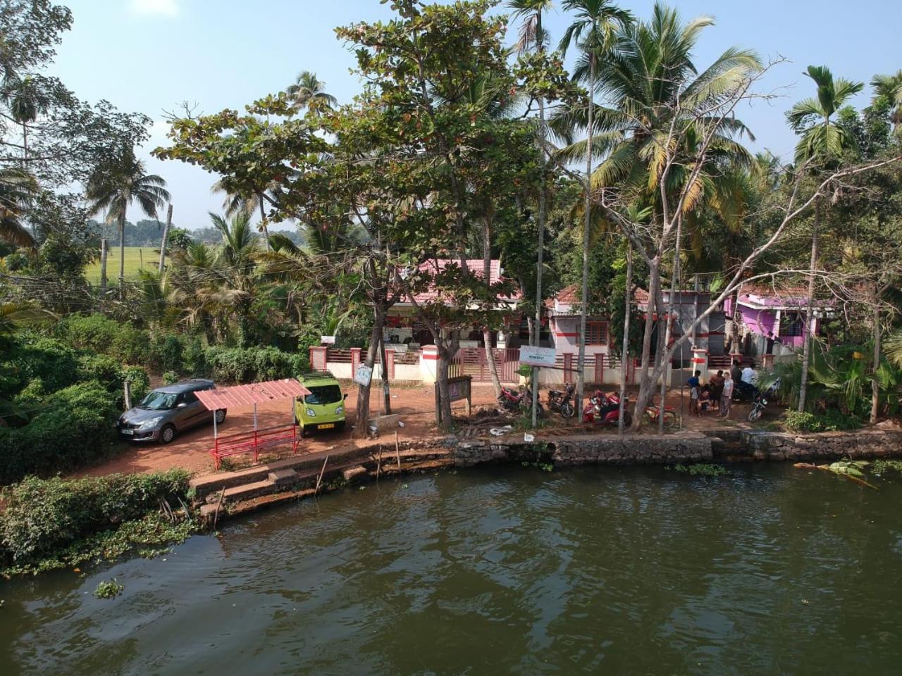 Homestay Punerjeni Homes Alappuzha